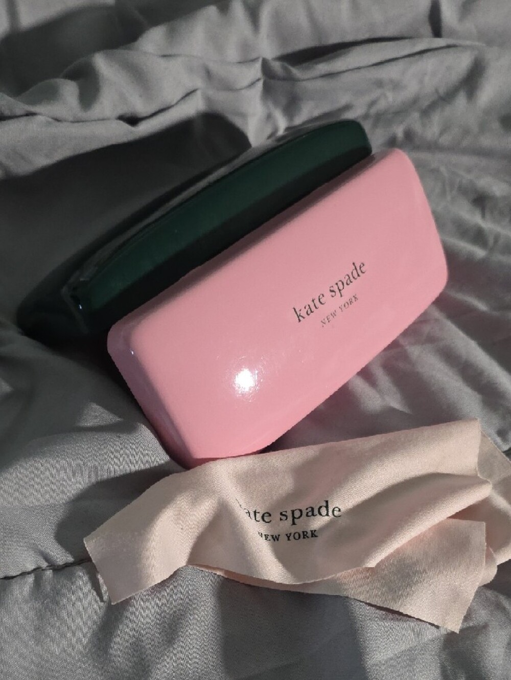 kate spade Pink Glossy Hard Shell Eyewear Case - Picture 4 of 6